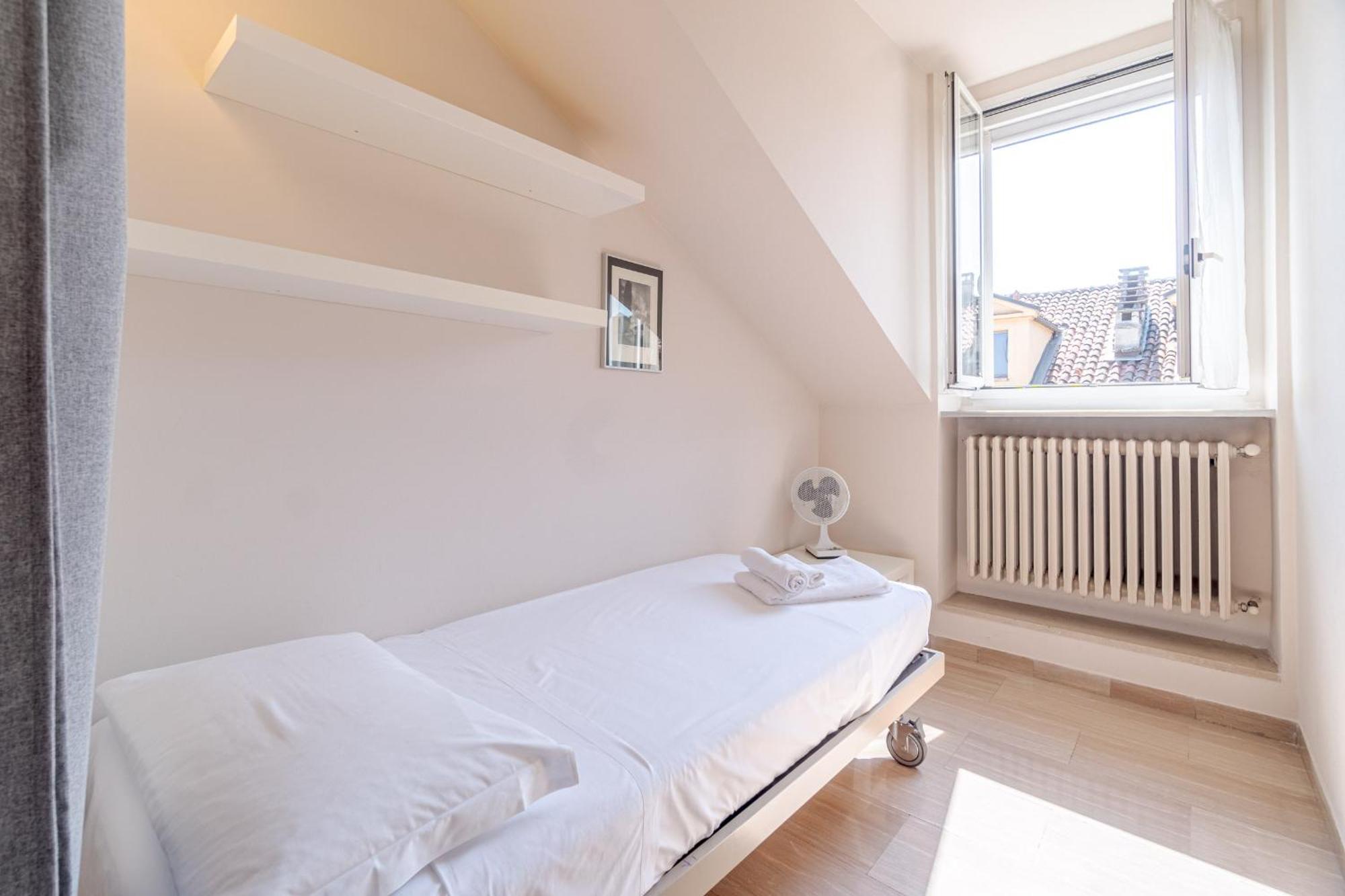Apartamento Casa Valeggio Attic Apt Few Steps From Porta Nuova Turín Exterior foto